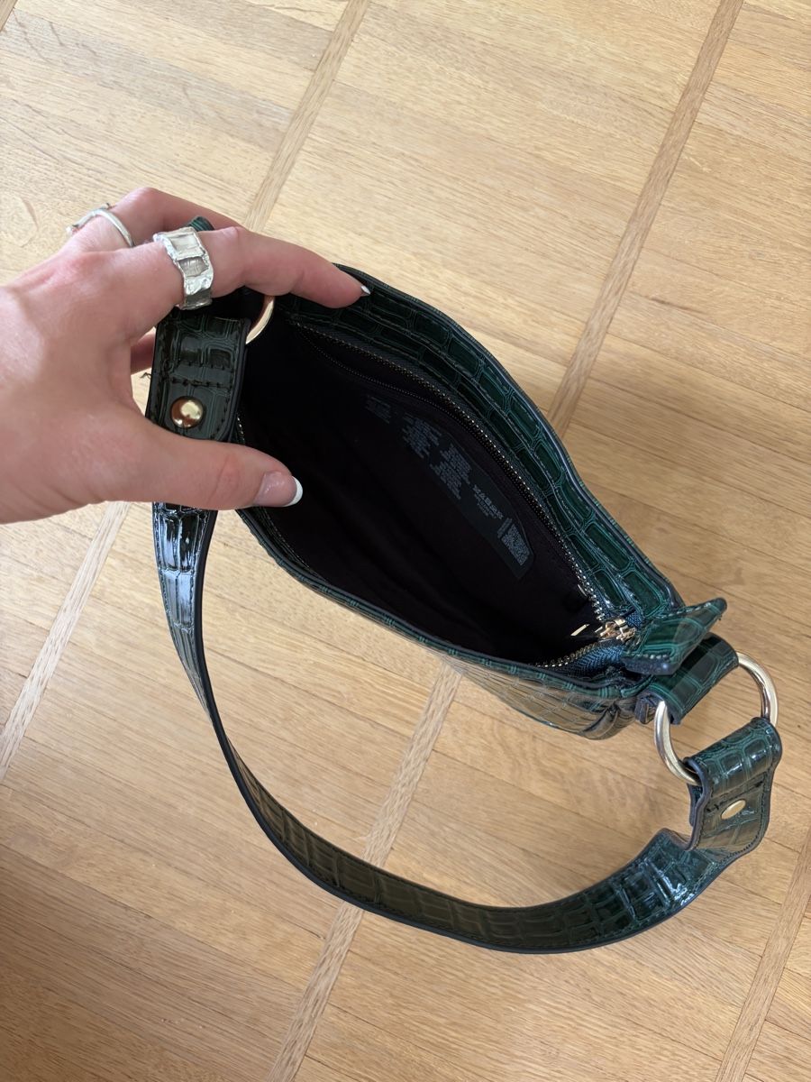 Asos Taschen für Damen: DUNKELGRÜNE SCHULTERTASCHE – Gebraucht aus Zürich von bib_ds9n 1