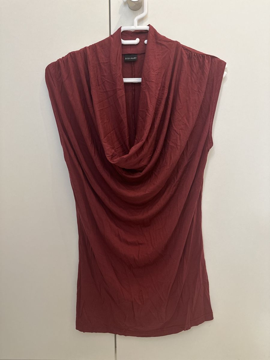 Top: Top mit Wasserfallausschnitt, Gr. 40/42 – Usato da Buus venduto da 2019dp