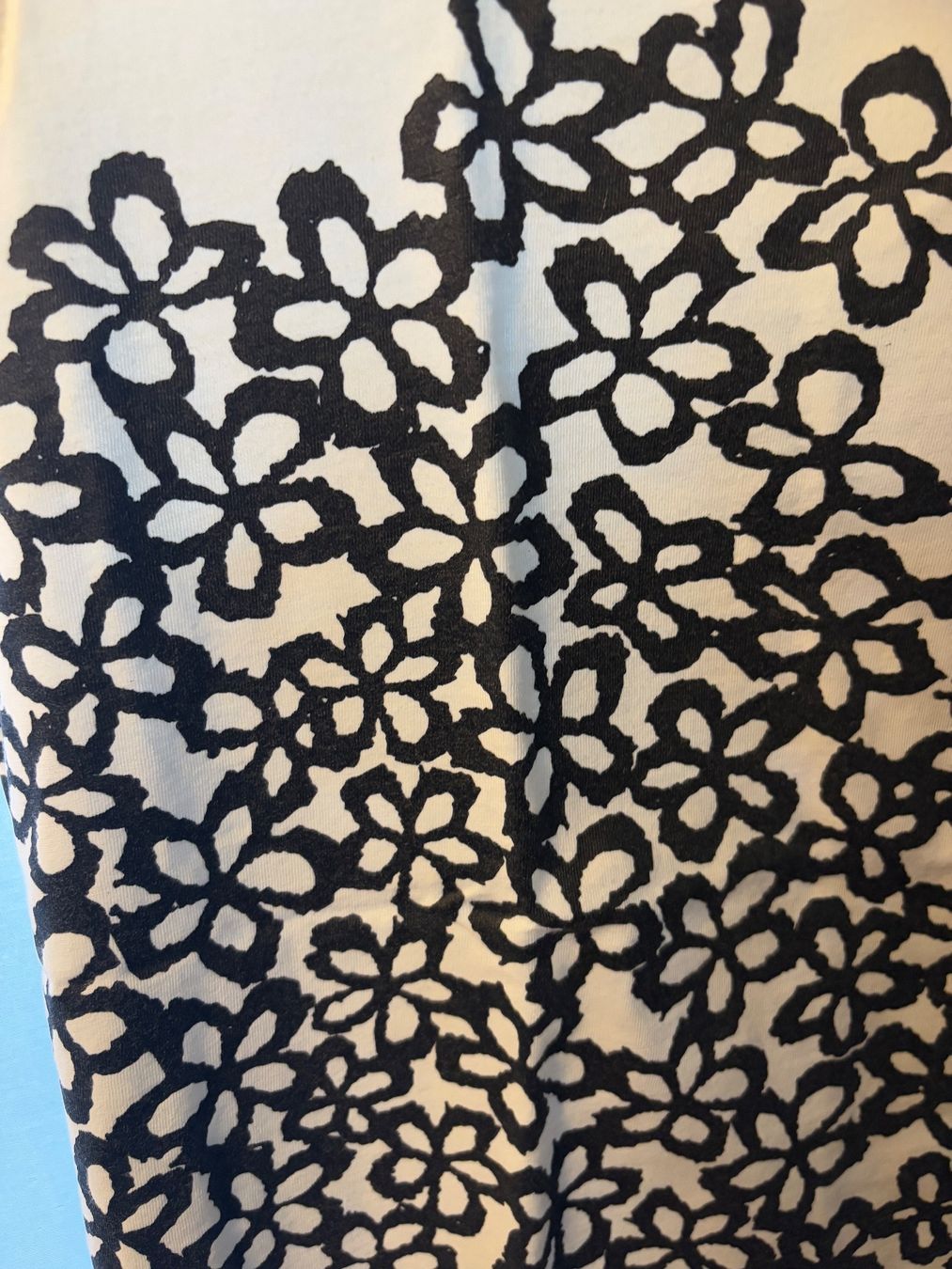 Top: 🌸 top noire et beige à fleurs T.S/M – Usato da Lausanne venduto da ine_6c2m 1