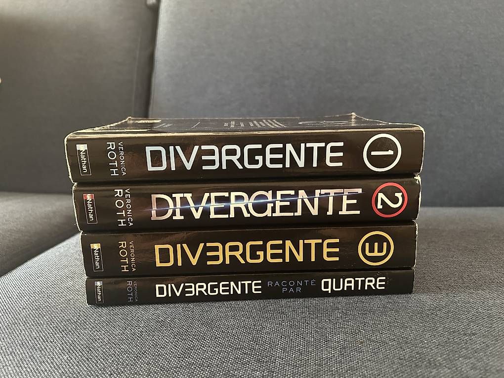 Livres: Divergente tomes 1 à 4 – D'occasion à Crans VD par Sveniouche