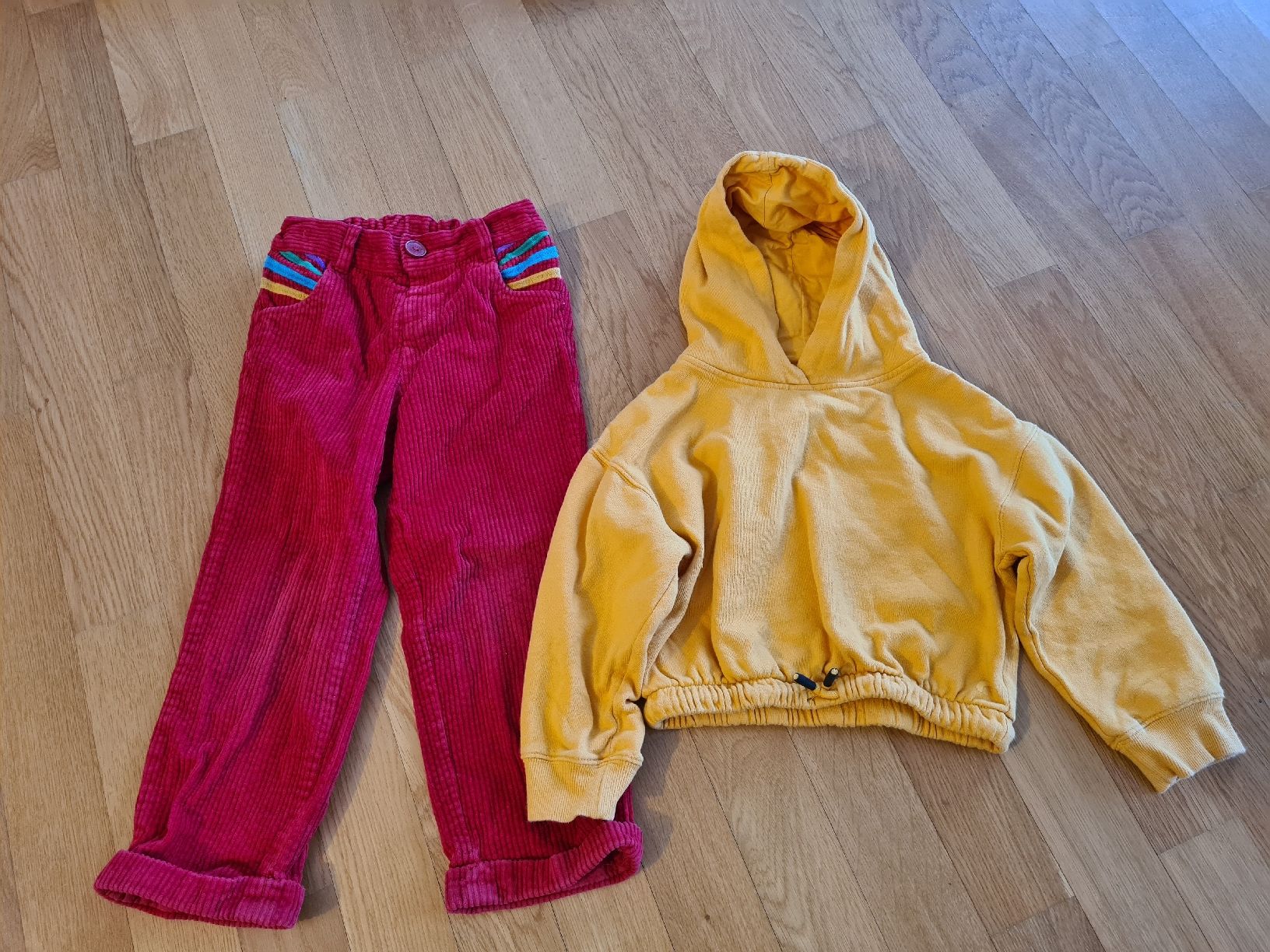 Lotti & Set di vestiti: Kleiderpaket Gr 110 – Usato da Zumikon venduto da daryona 1