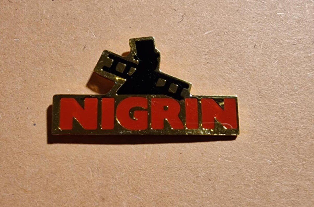 Placchette & Badge: Pin Nigrin – Usato da Härkingen venduto da specialshapes