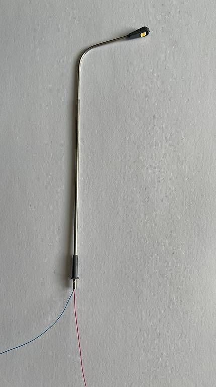 Modellini di ferrovie: Lampadaire Led pour H0 1/87 – Usato da Vionnaz venduto da isozjames
