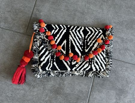 Sac Promod noir et blanc à franges et pompons