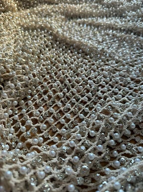Toutes les décorations: Handbestickter Tüll mit Perlen & Strass – D'occasion à Zürich par malkreide 4