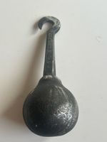 Alter Haken mit Kugelgewicht (I24)