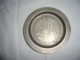 Zinn Teller mit Junge und Stier Gravur Durchmesser 11 cm ...