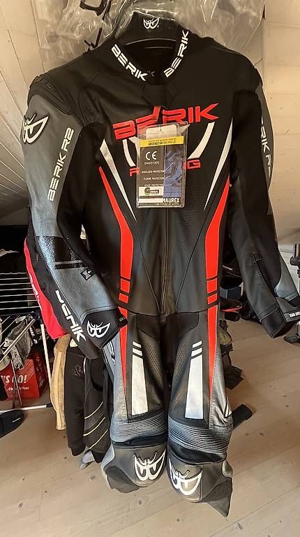 Completi: Motorrad Lederkombi NEU BERIK – Usato da Riggisberg venduto da mracing444