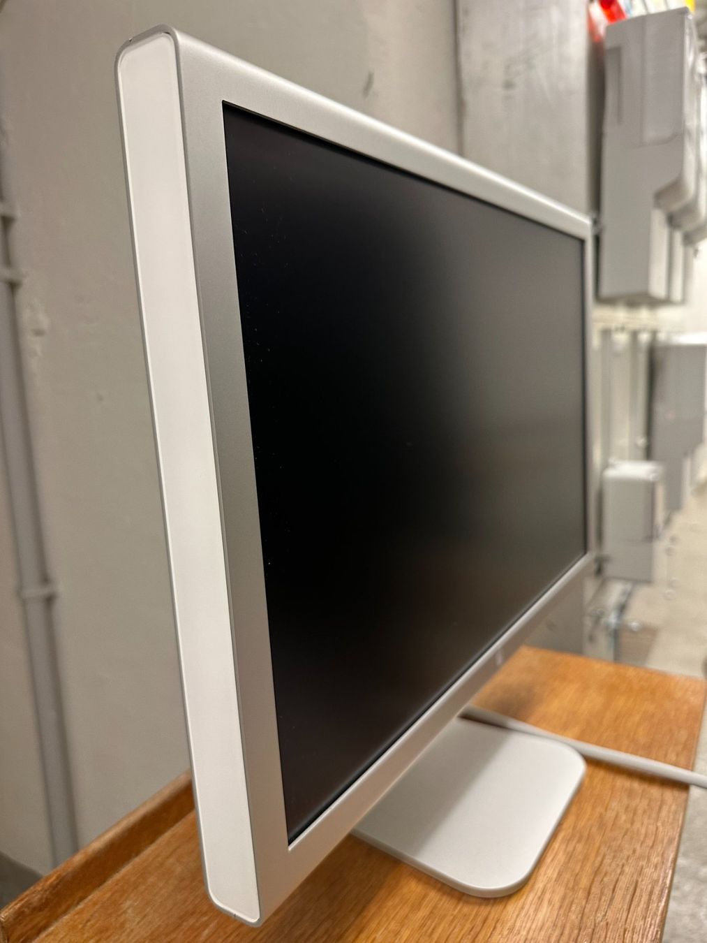 Apple Monitor: Apple Cinema Display 20" (1680 x 1050) – Usato da Zürich venduto da gal_zbq9 2