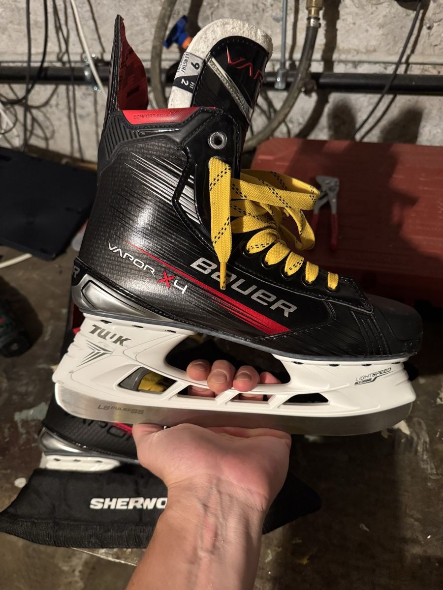 Bauer Pattini da ghiaccio: Bauer Vapor Hyperlite Eishockeyschuhe  – Usato da Widnau venduto da kev_hr6l