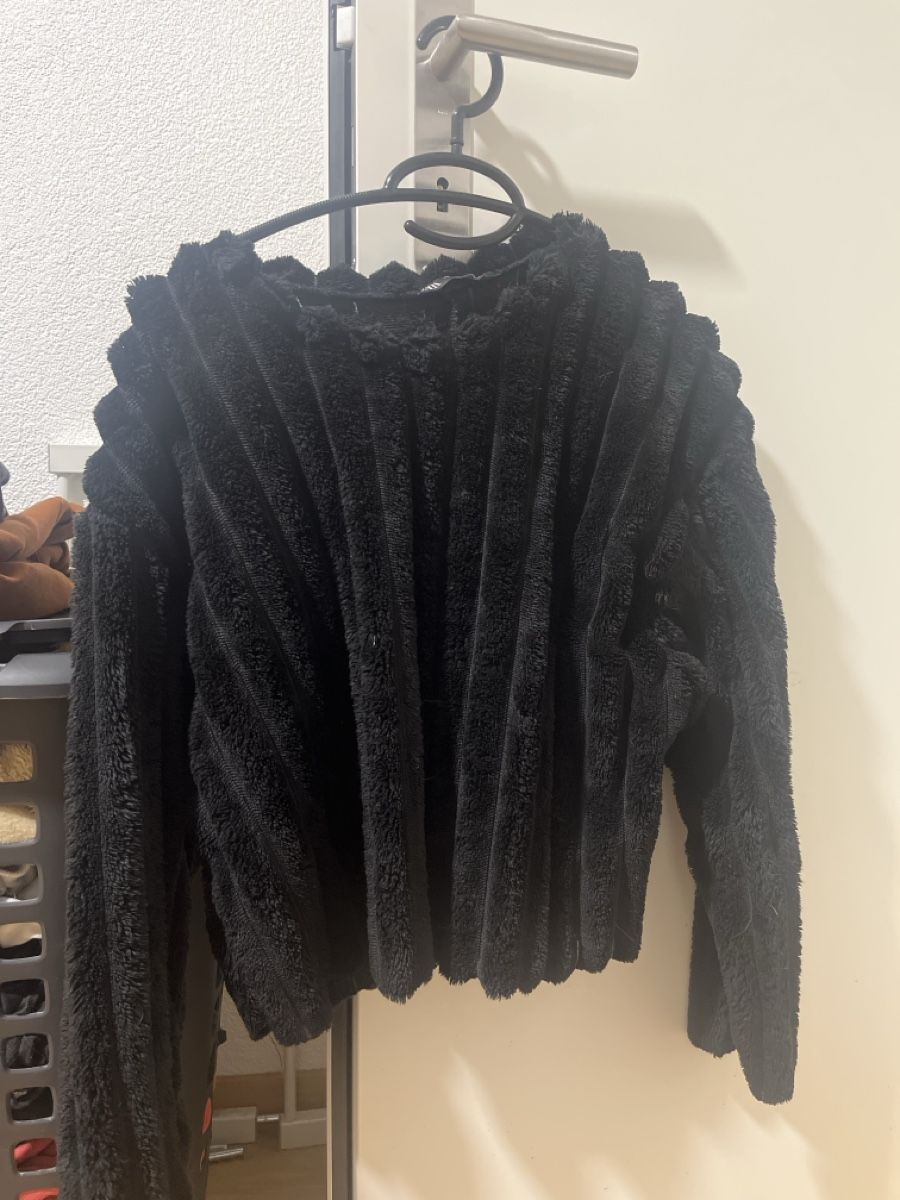 Zara Top: Pull noir ZARA – Usato da Le Locle venduto da Mayd_h 2