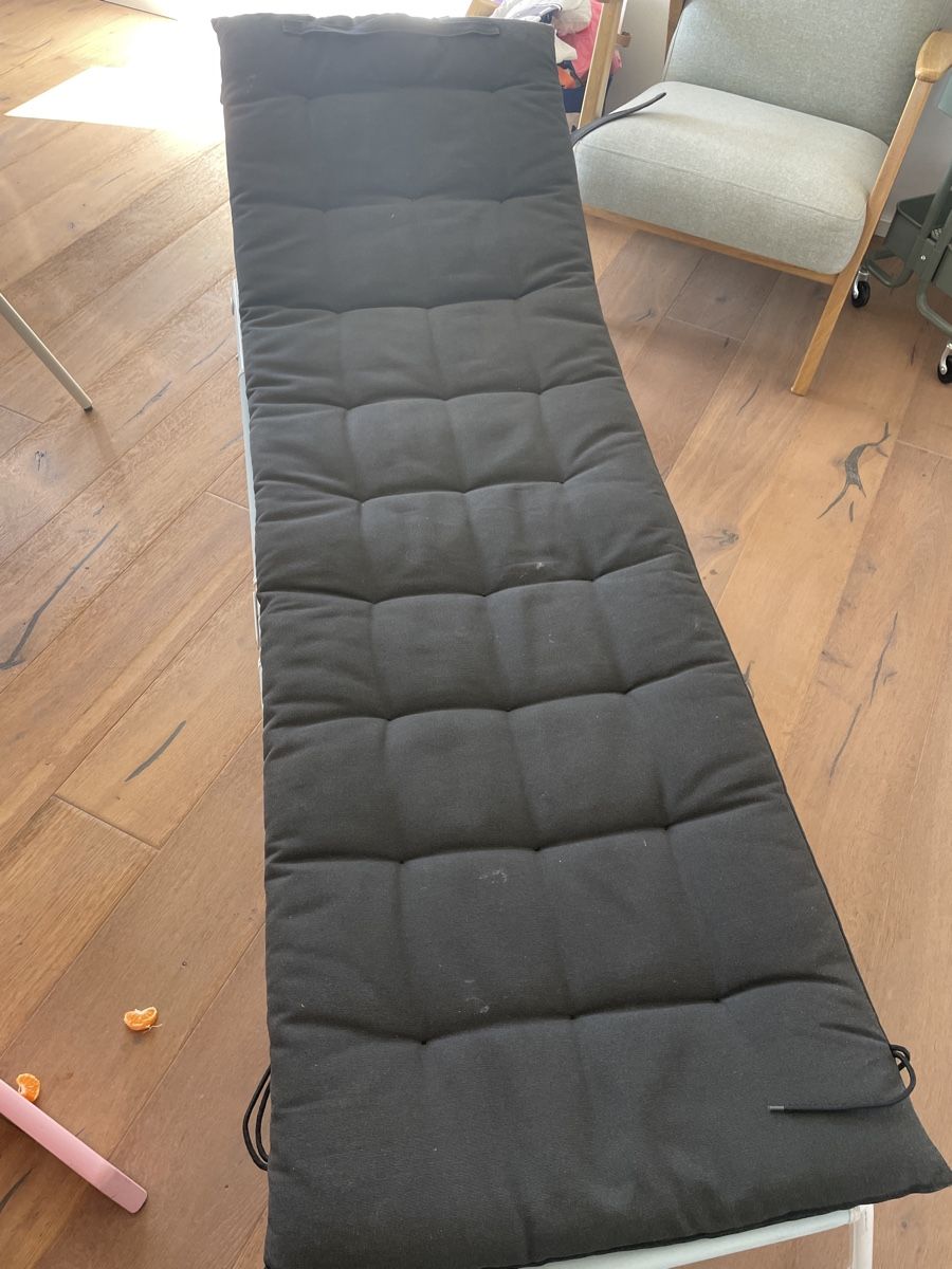 Ikea Kissen: Comfortable sun lounger cushion - black – Gebraucht aus Zürich von muz_5h6k