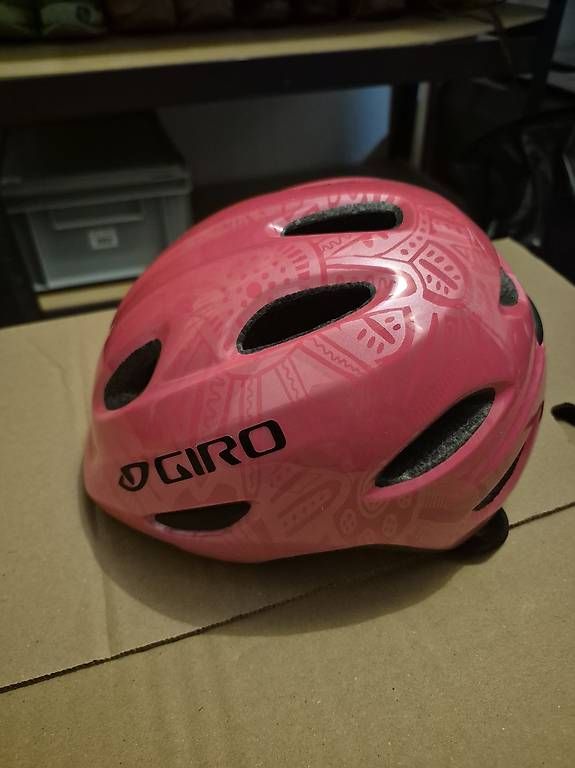 Casques: Kinderhelm rosa S 49-53 cm  – D'occasion à Montlingen par MichelleG.
