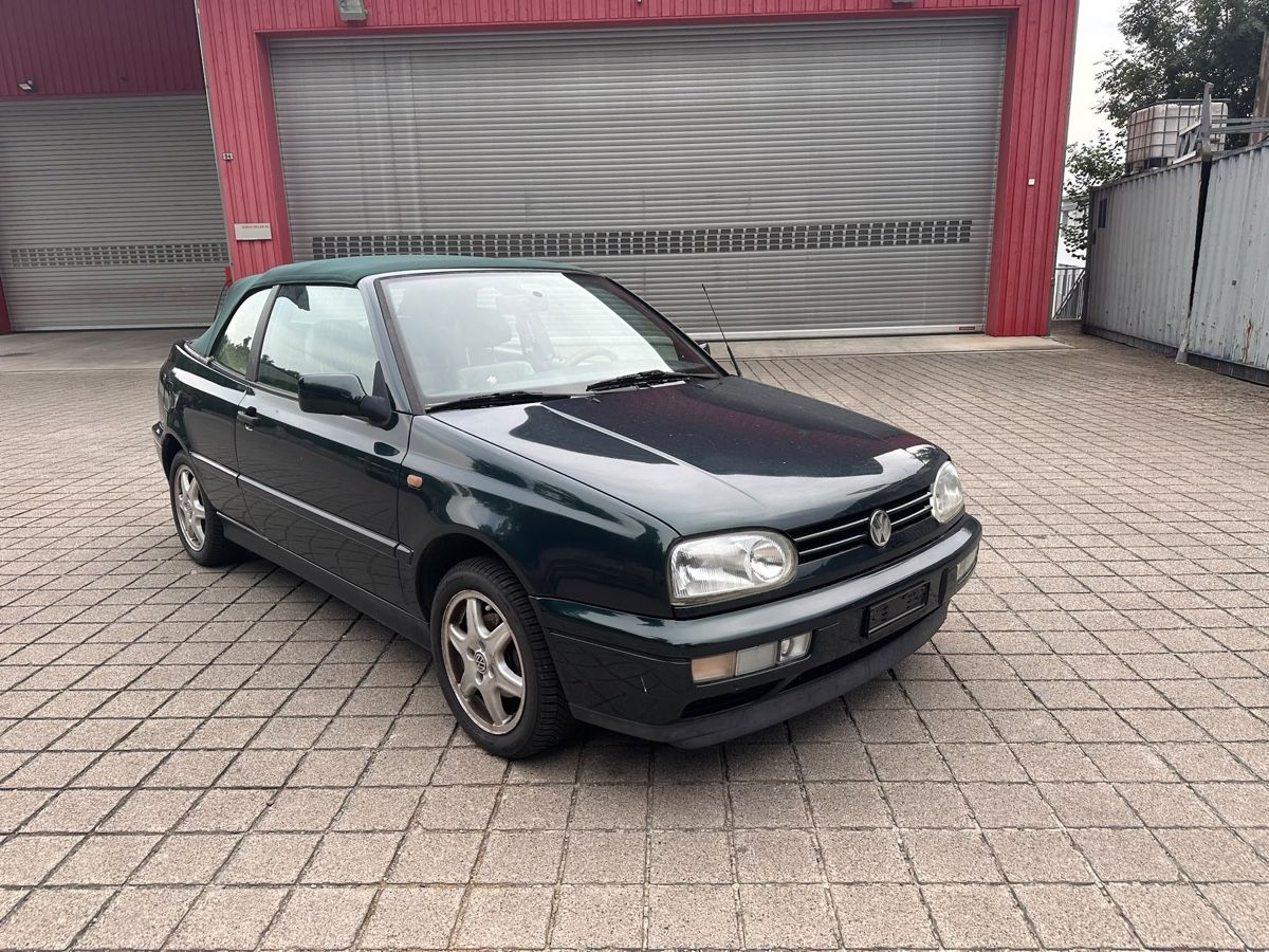 VW Automobili: VW Golf Cabriolet dunkelgrün Schaltgetriebe – Usato da Schmerikon venduto da mir_c2lz