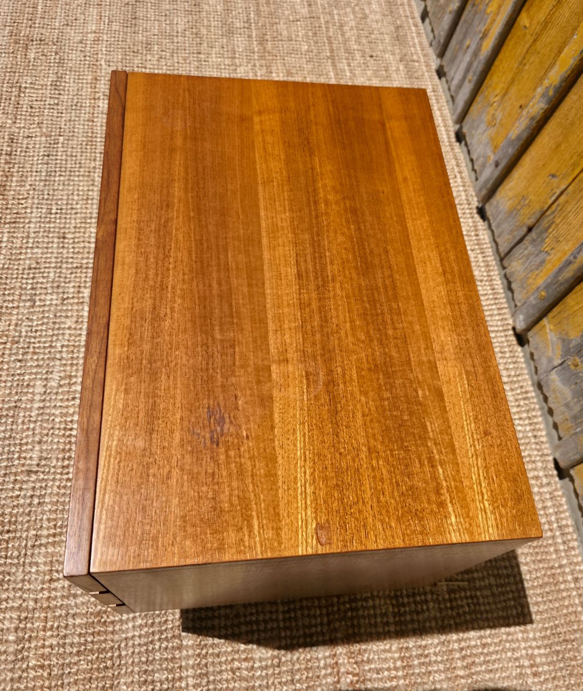 Cassettiere: Mid Century  Minimalist Sideboard Nussbaum – Usato da Haslen AI venduto da Vintagelix 4
