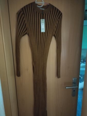 NEU, Figurbetontes Kleid mit Rundhalsausschnitt, Gr. 38