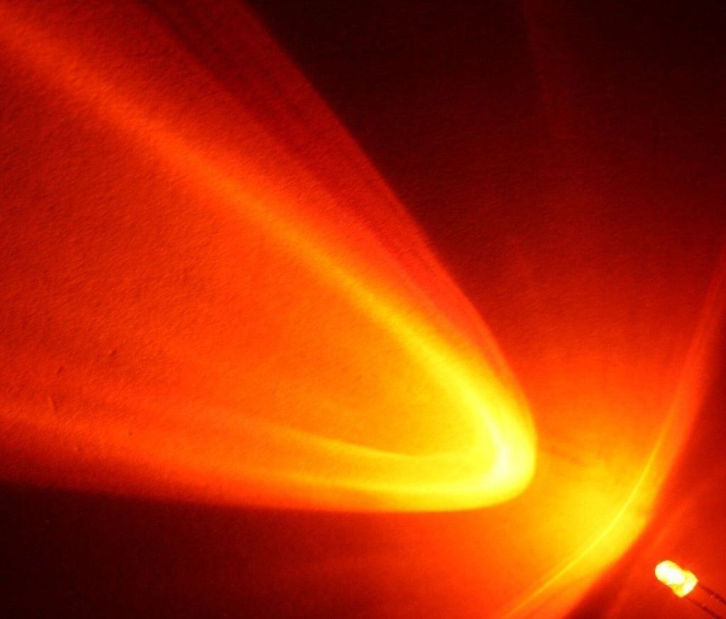 Componenti elettronici: Flacker-LED klar/orange, 3mm, 2 Stück – Nuovo (secondo la descrizione) da Luzern venduto da Salefactory
