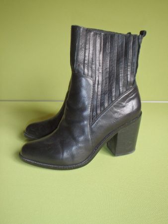 Schwarze Lederstiefeletten ZARA, Grösse 40 - guter Zustand!