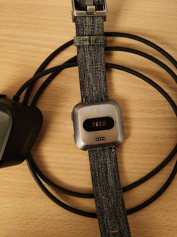 Smartwatch: Fitbit versa  – Usato da Sargans venduto da punkmarado