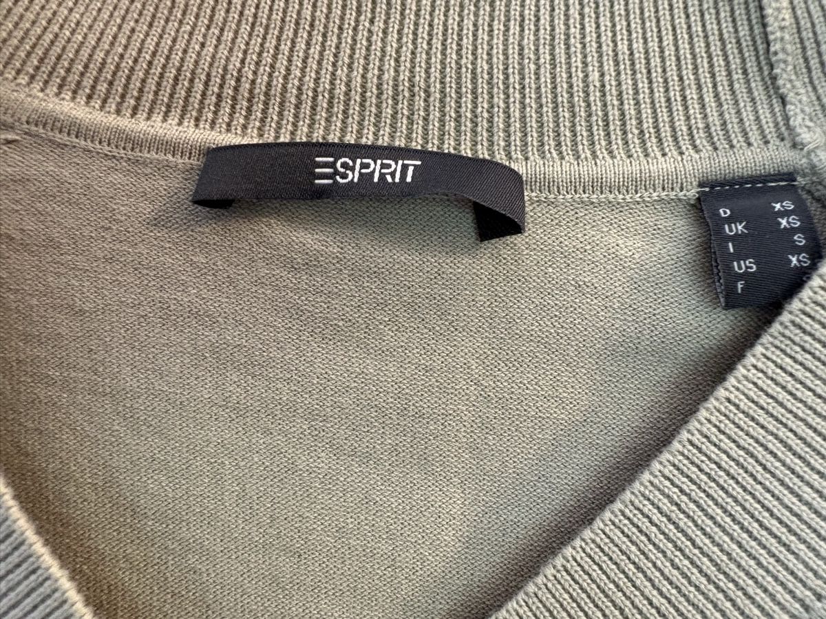 Esprit Pulls & Sweat-shirts: Damen Pullover kurzarm V-Ausschnitt Esprit Grösse XS – D'occasion à Dulliken par gab_jdr2 1