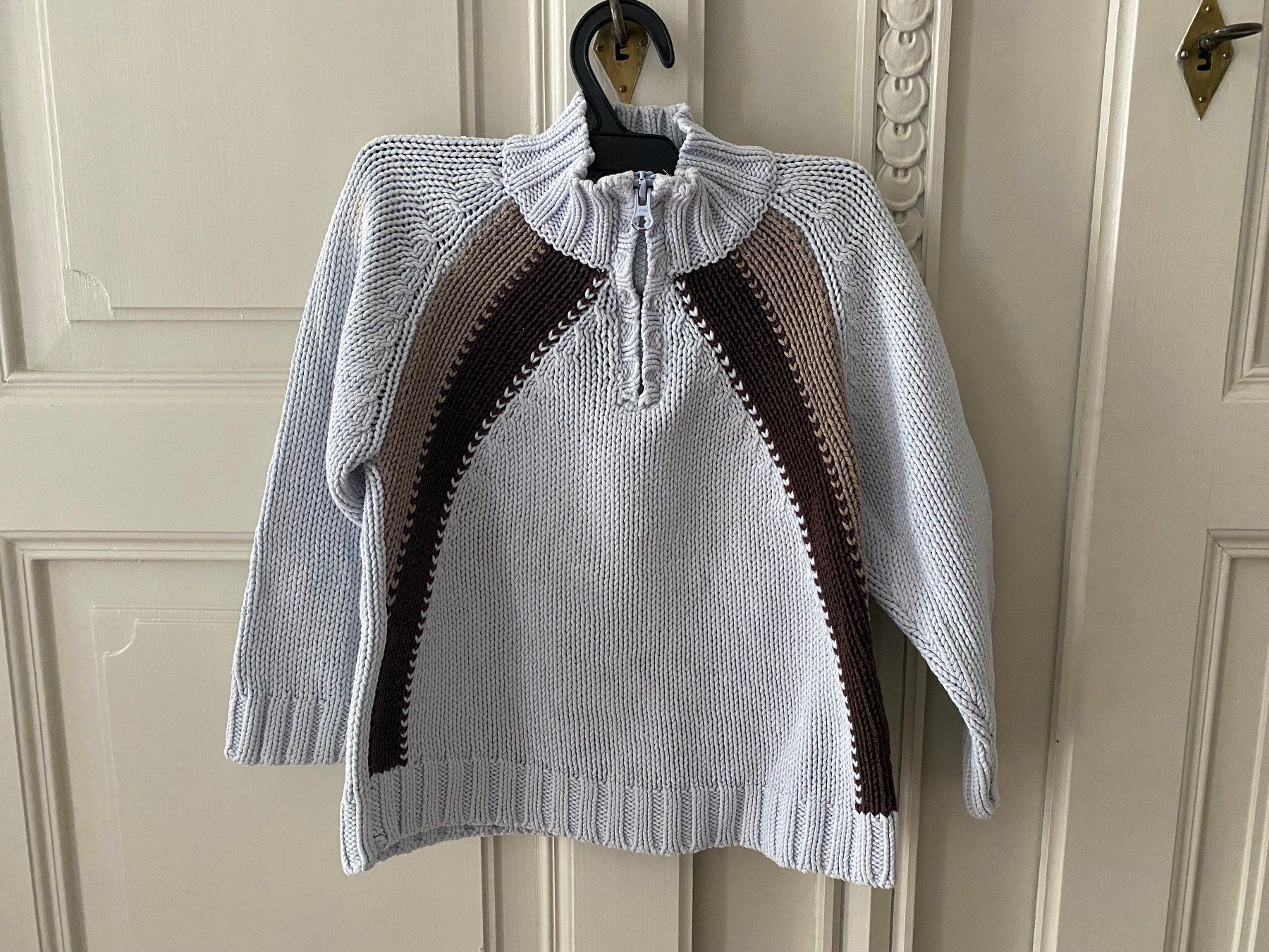 Lotti & Set di vestiti: Sporthose u. Baumwoll Pulli Gr 104 – Usato da Fribourg venduto da geraldine132 2