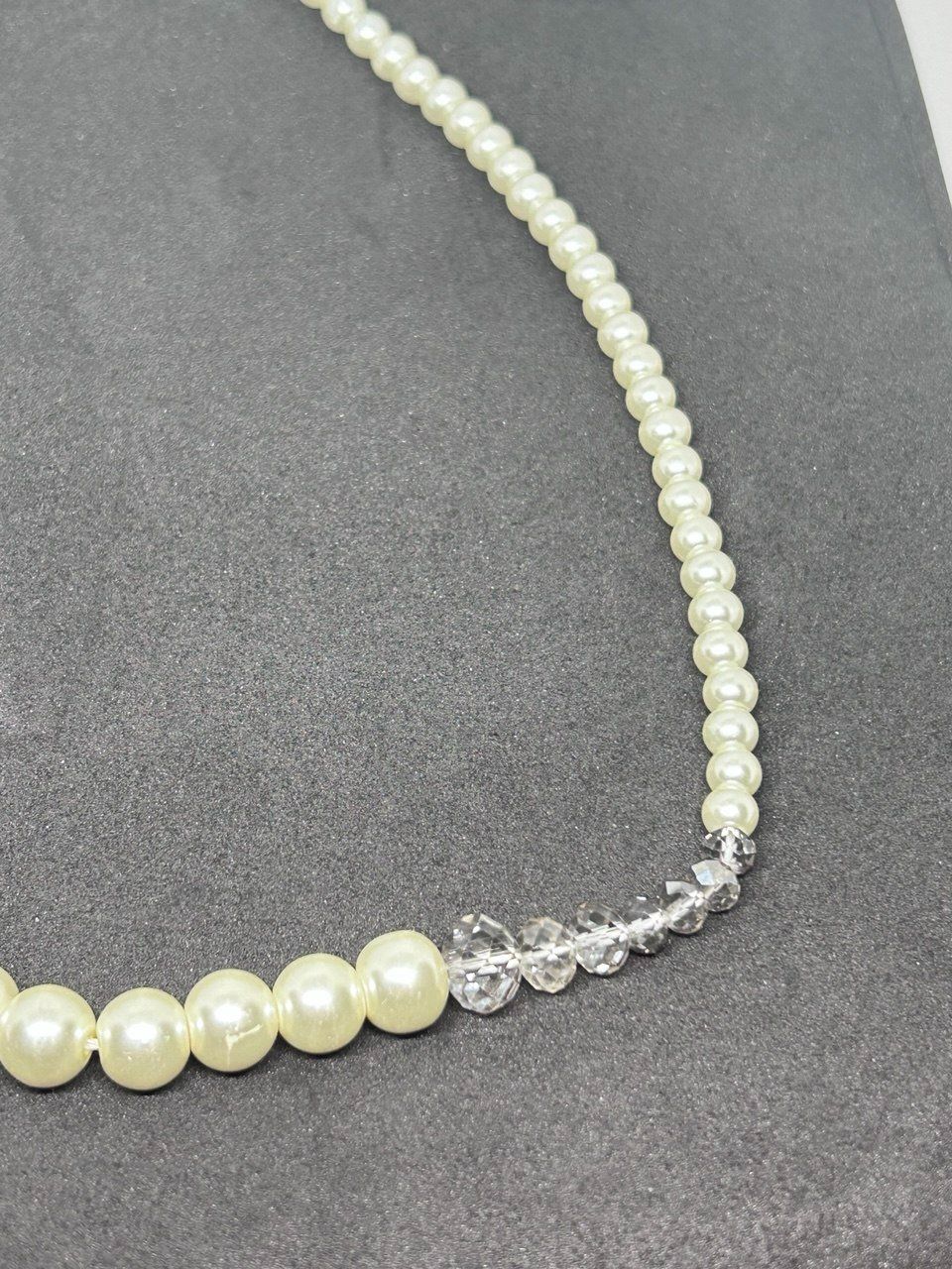 Catenine: Collana girocollo 52 cm con perle bianche e cristalli 52 cm – Usato da Giubiasco venduto da LorisVale 3