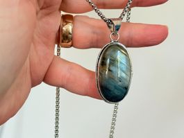 Magnifique collier pierre de labradorite bleue irisée