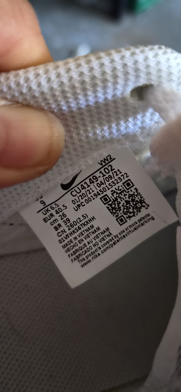 Nike Damenschuhe: Nike Turnschuhe Grösse 40.5 gebraucht – Gebraucht aus St.Gallenkappel. von mt23101984 3