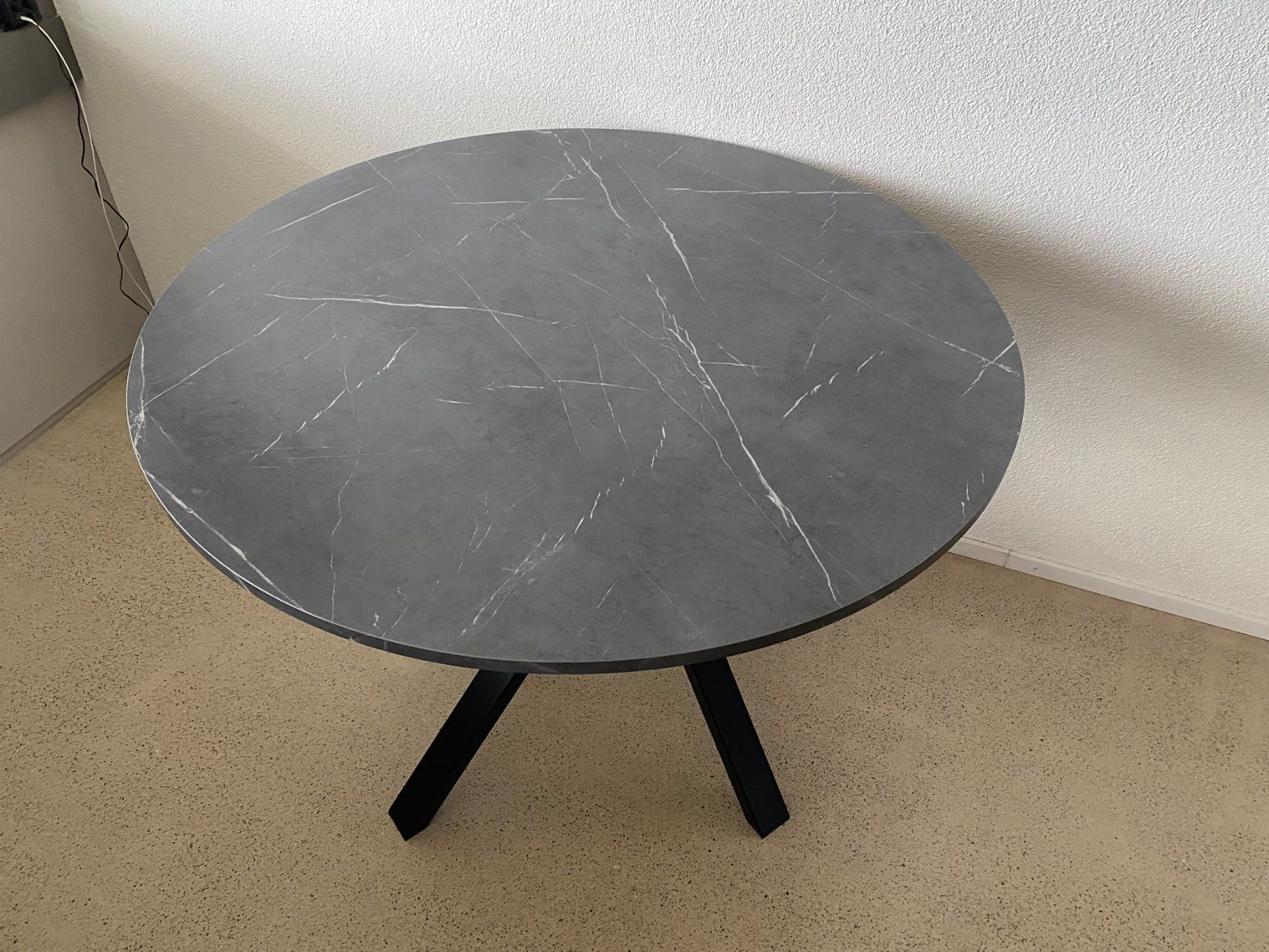 Ikea Tables: Dining circled table – D'occasion à Zürich par gio_peirano98 1