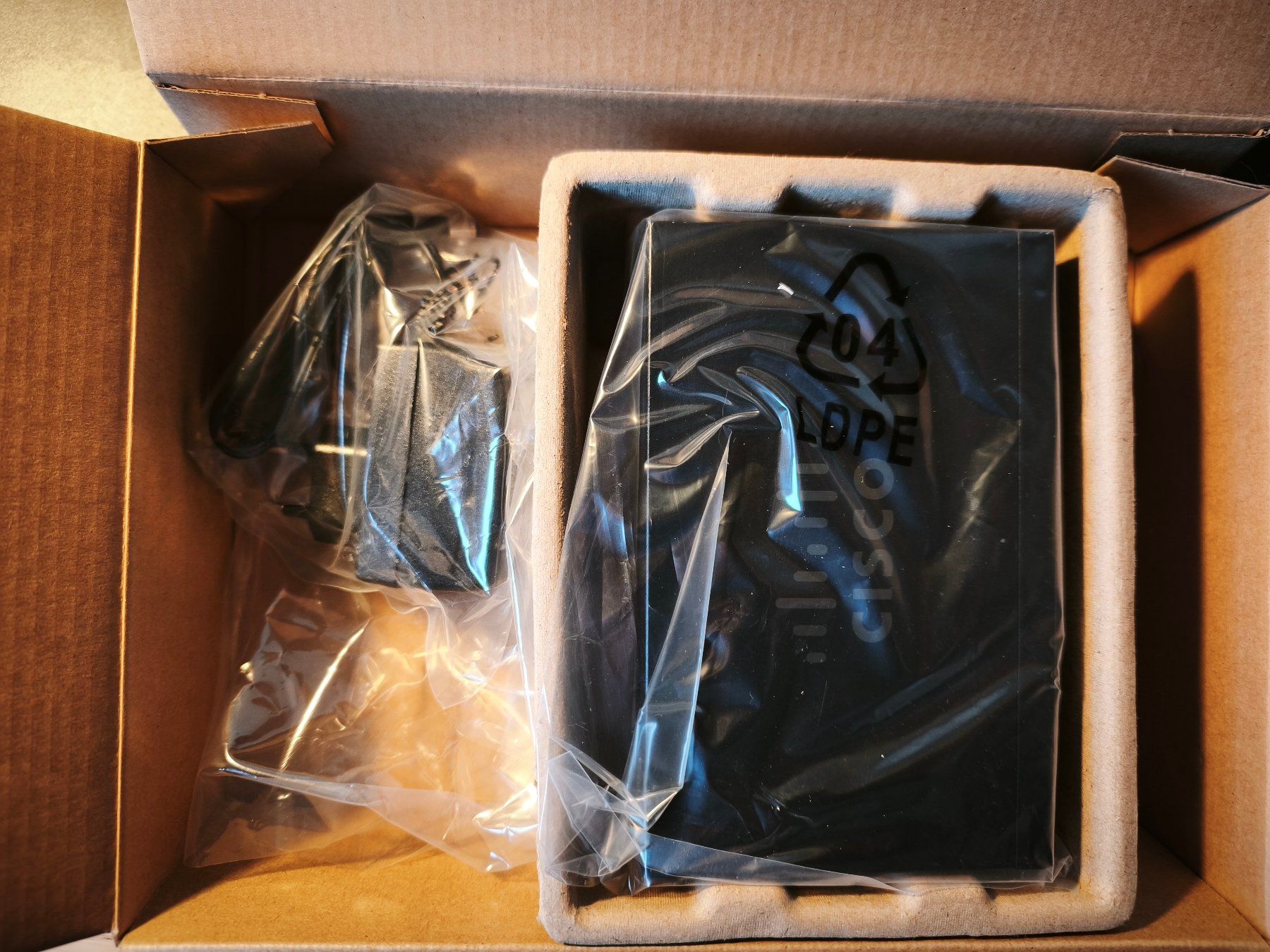 Cisco Hubs & Switches: Gigabit Switch Cisco SG110D-08HP – Gebraucht aus Cunter von Dubr 5
