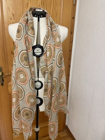 Sommerlicher Schal mit Muster, Beige/Braun