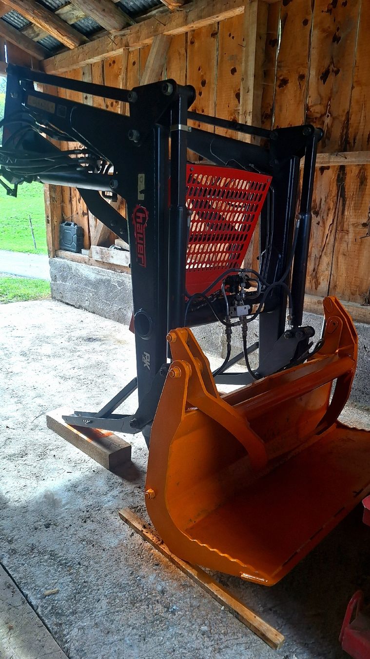 Tracteurs: Hauer Frontlader – D'occasion à Näfels par Holzknecht