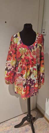 Damen Tunika Blumenmuster  Grösse 34 guter Zustand SANDWICH_