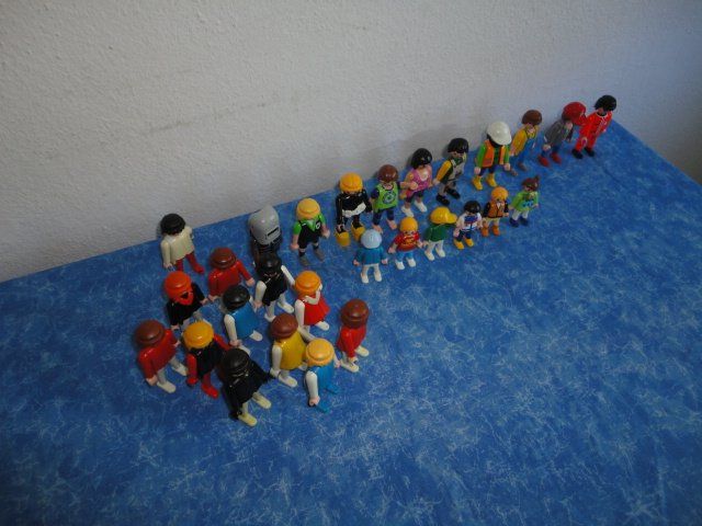 Playmobil Giocattoli: PLAYMOBIL 28 FIGUREN – Usato da Teufen AR venduto da Donschabl 4