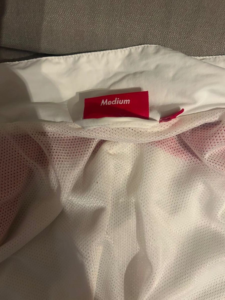 Supreme Giacche: Supreme Jacke weiss rot – Usato da Winterthur venduto da Winti_Deal 4