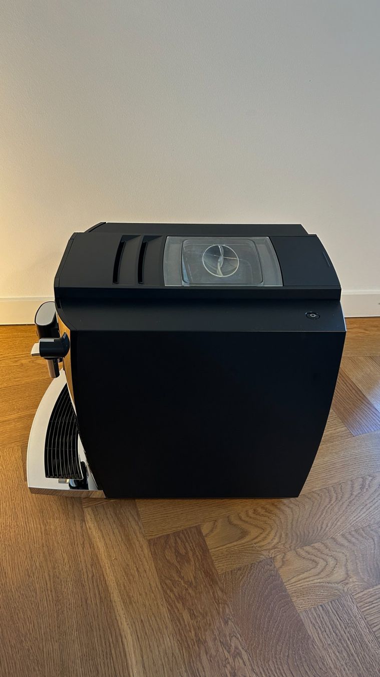 Jura Machines à café & Machines à expresso: Jura E4 Kaffee-Vollautomat – D'occasion à Zürich par vivamatu 3
