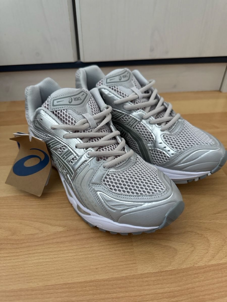 Herrenschuhe: Asics gel Neuf – Neu und originalverpackt aus Cressier NE von Mo2708