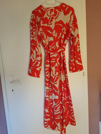 H&M Kleid, rot-weiss mit Gürtel, Grösse M, zwei Mal getragen