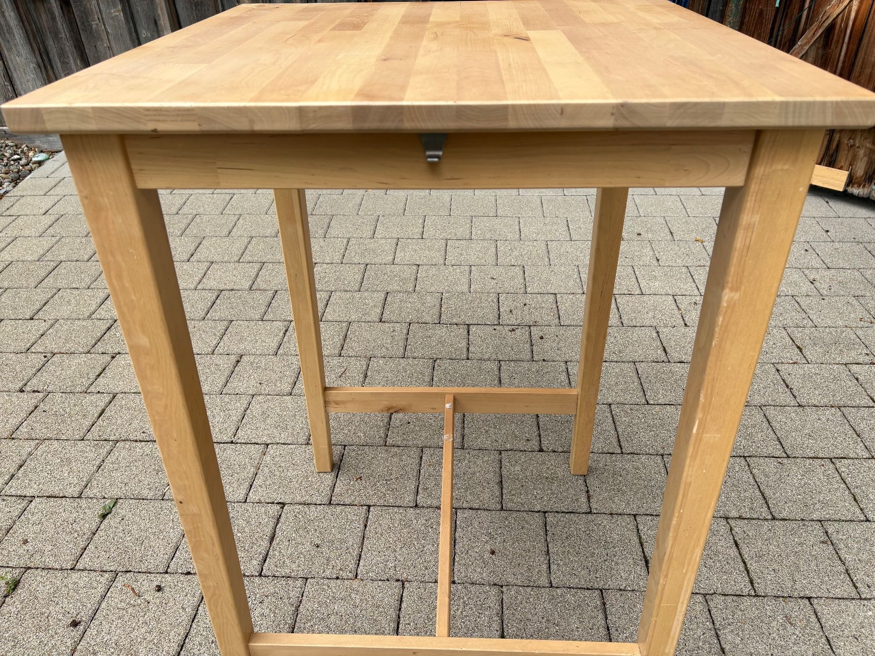 Ikea Tische: Bartisch / Stehpult – Gebraucht aus Gossau SG von Black-Queen