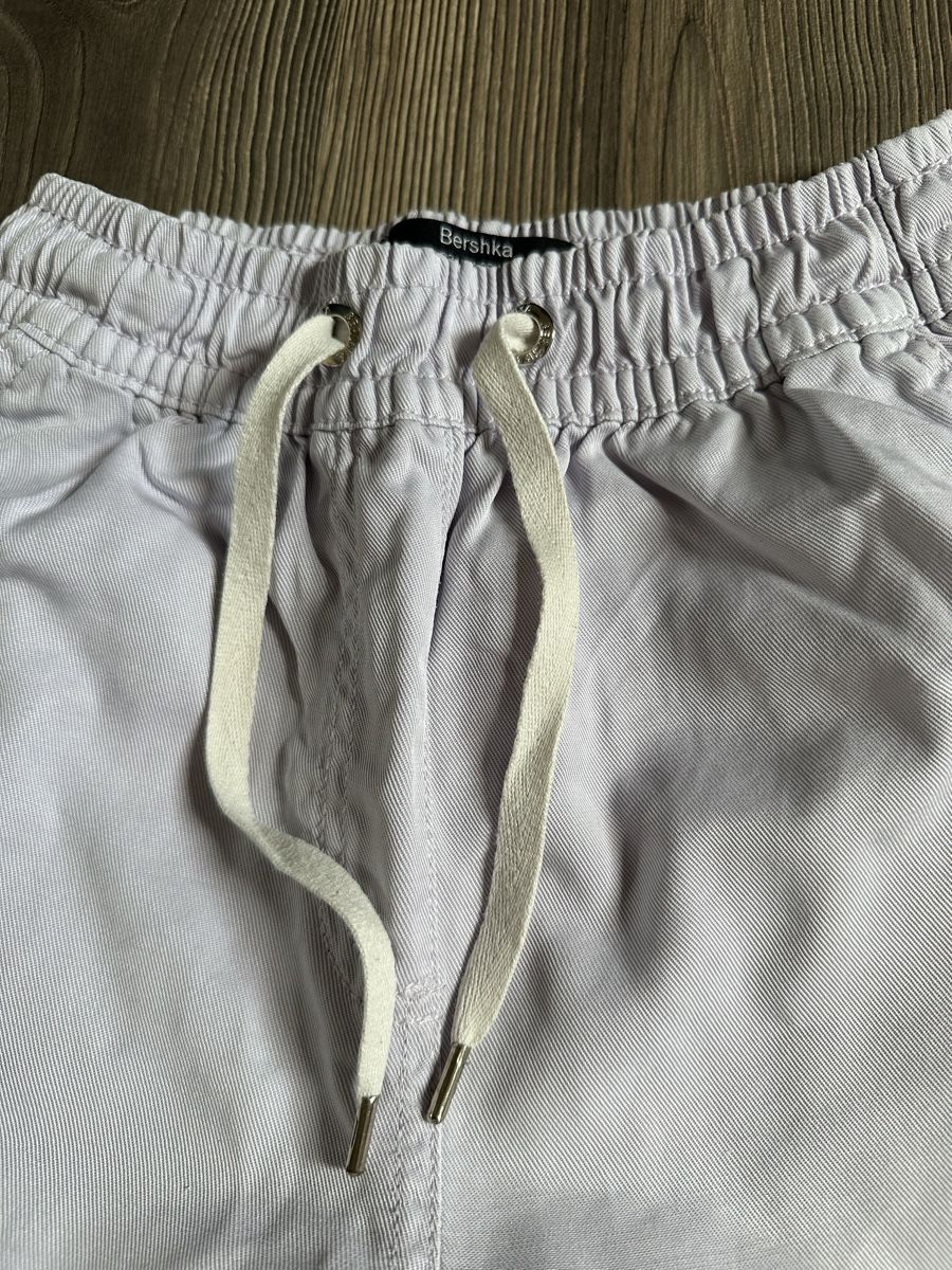 Bershka Pantaloni: Cargohose lila Gr. 32 – Usato da Schaanwald venduto da ael248 1