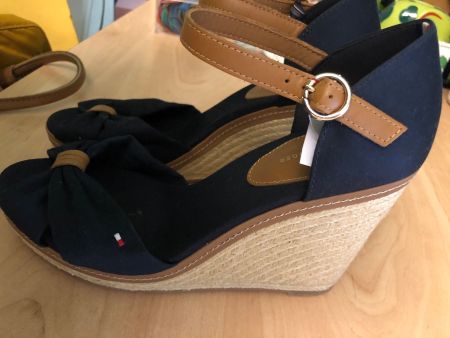 Neue Tommy Hilfiger Sandaletten Gr.40