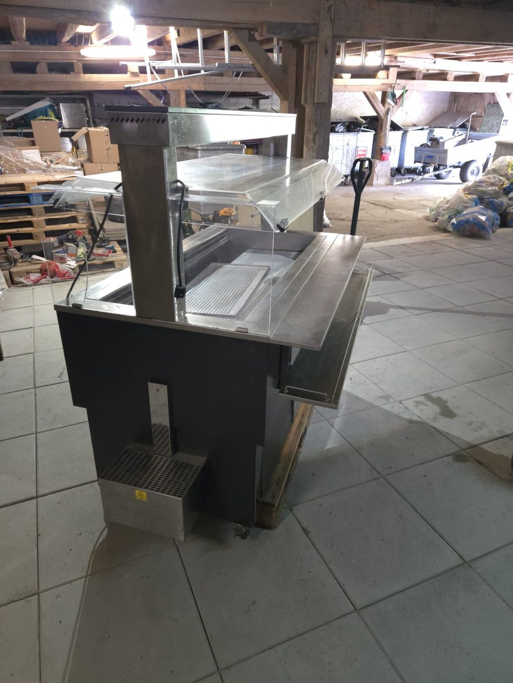 Credenze: Gastro Kühltheke – Usato da Hausen am Albis venduto da loewen-hausen 2