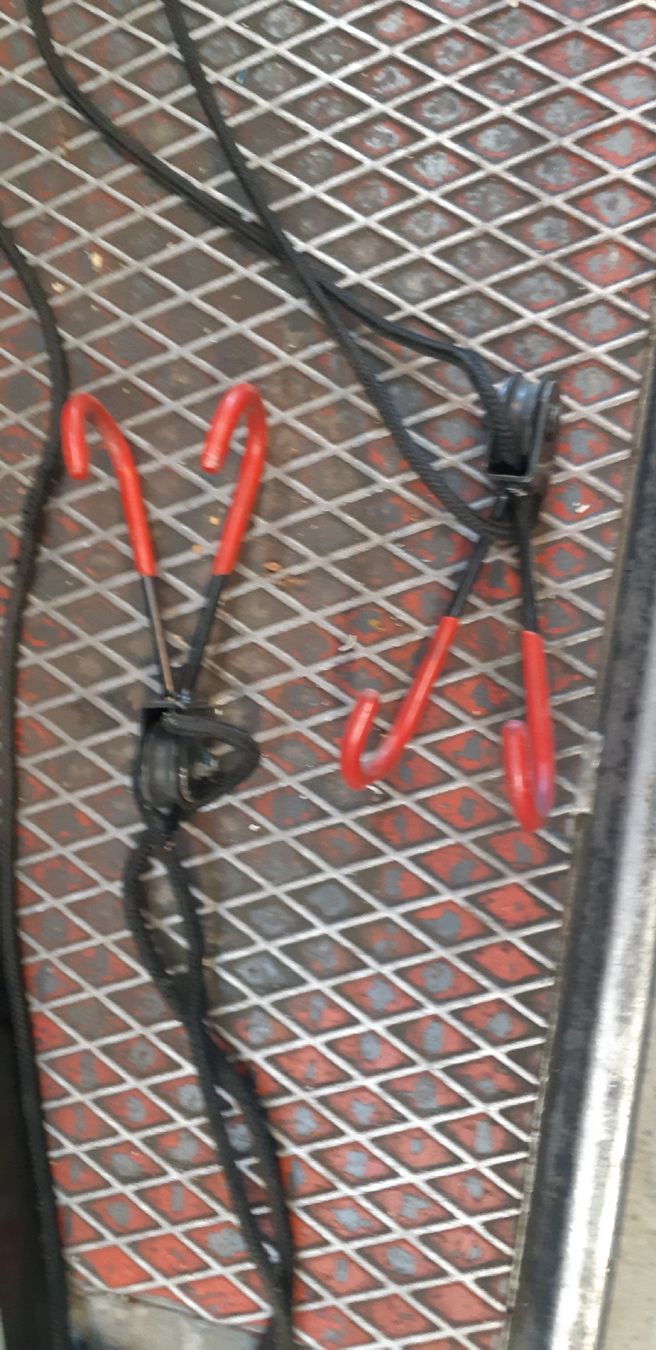 Cavalletti per biciclette: Support pour pendre un vélo au plafond – Usato da Confignon venduto da cha_8bw2 1