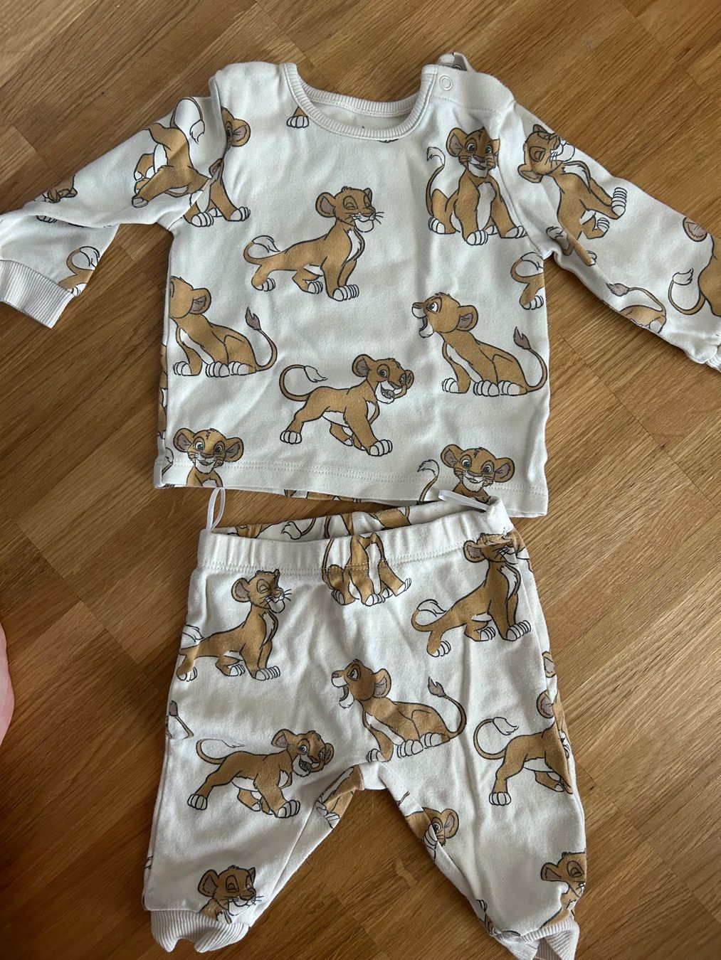C&A Lotti di vestiti: 2x Baby Set Lion King Size 56 – Usato da St. Gallen venduto da dec_2jy6