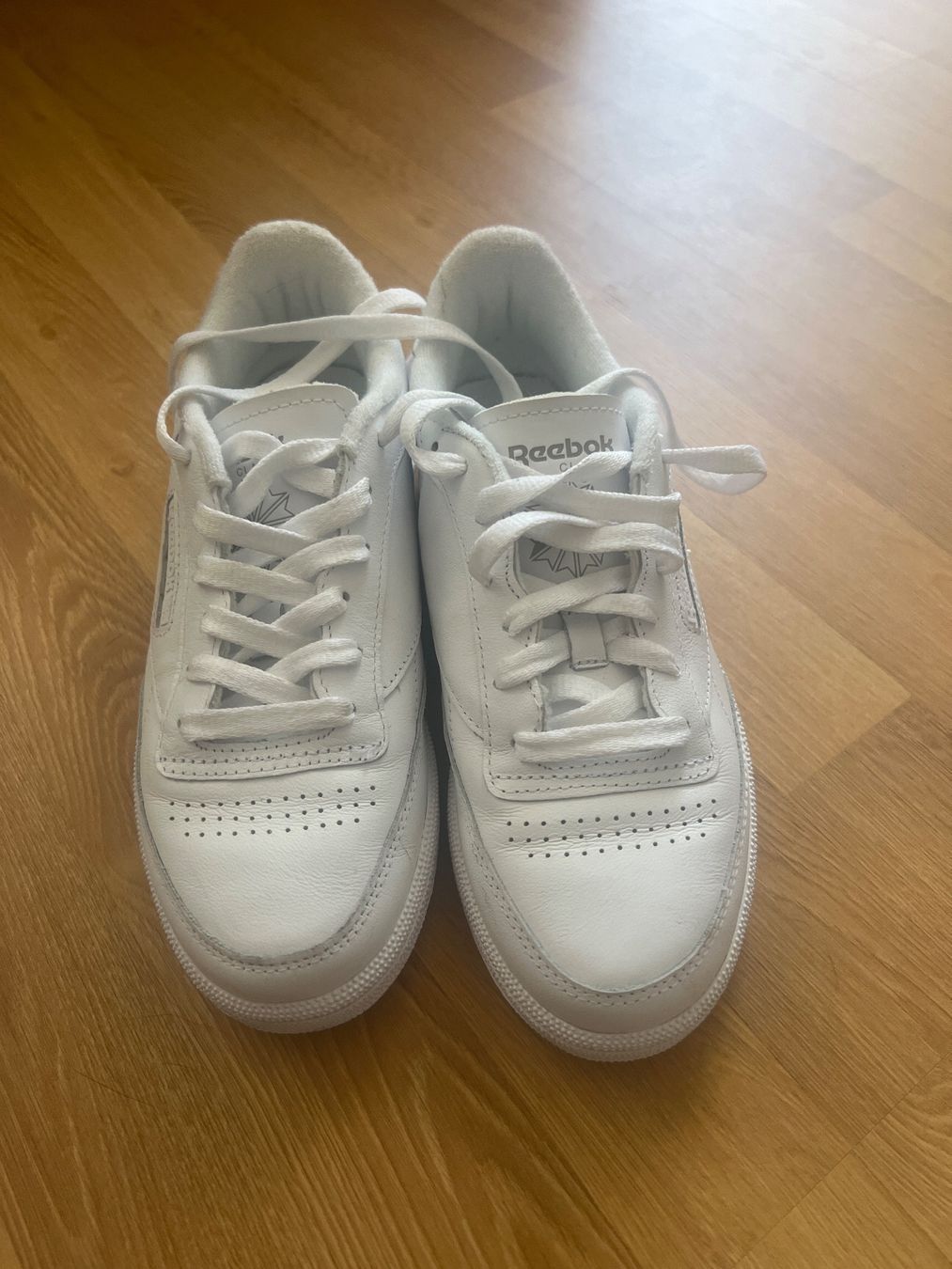 Reebok Scarpe da uomo: Weisse Reebok Classic Schuhe Gr. 38.5 Neu – Nuovo (secondo la descrizione) da Zürich venduto da yellow010 1