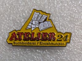 Ansteckpin 285: Atelier 24