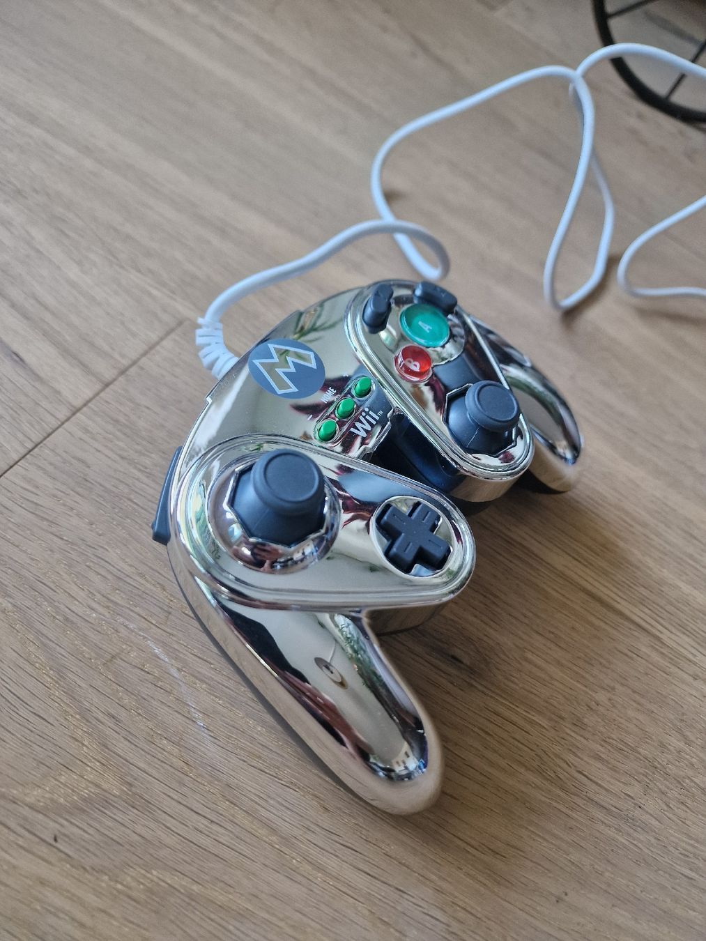 Nintendo Controller: Chrome Mario Wired Fight Pad / Wii U Classic Controller Wii – Usato da Fahrwangen venduto da luk_bhw7 1