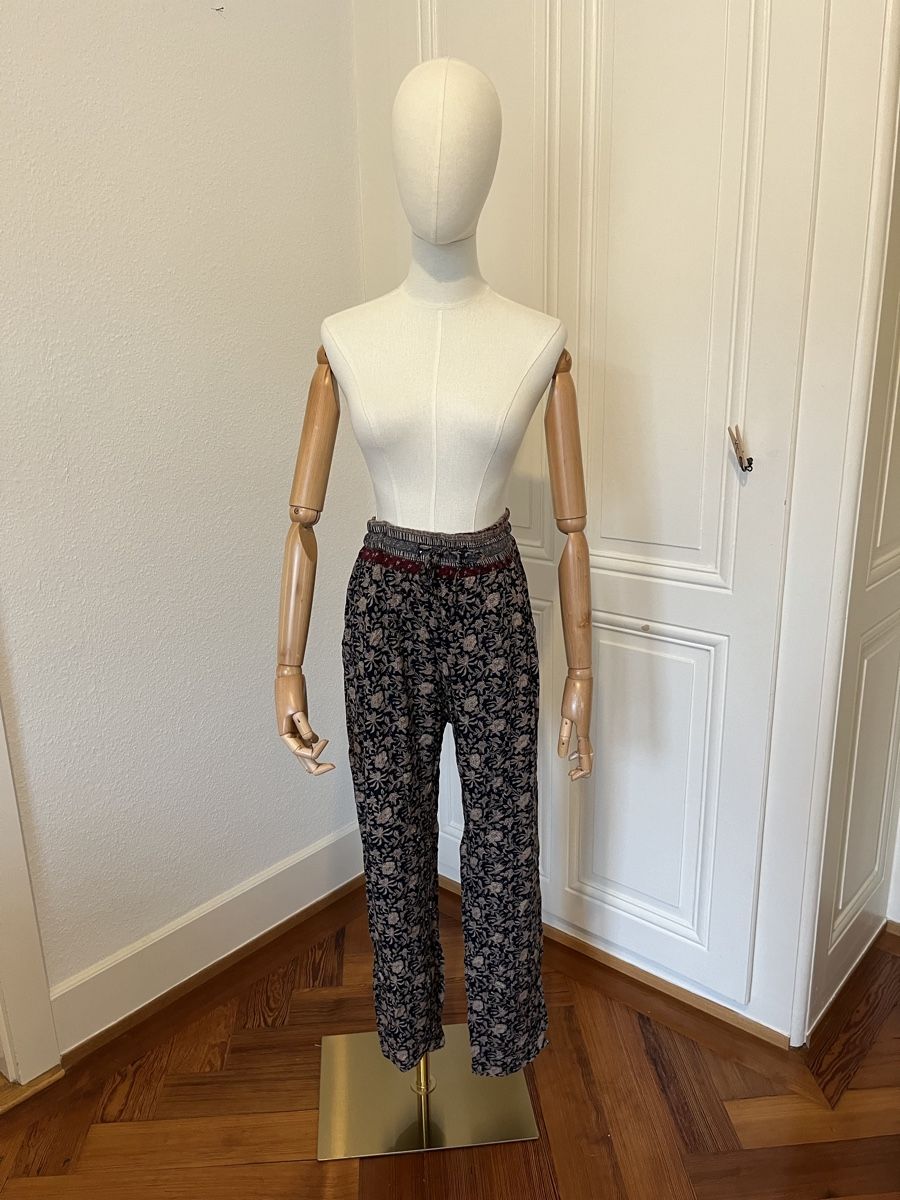 Oysho Pantaloni: Summer Print Oysho pants – Usato da Mies venduto da Nib2011