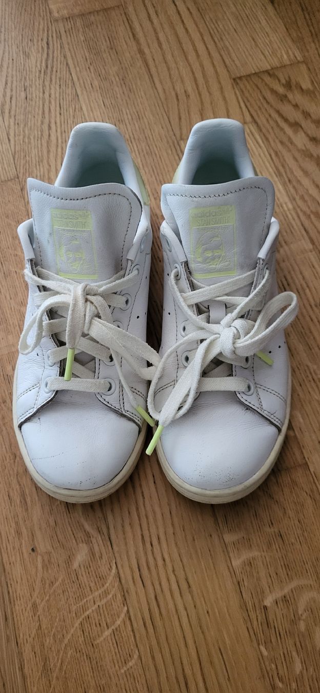 Scarpe da donna: Adidas stan smith – Usato da la tour de peilz venduto da alegre02