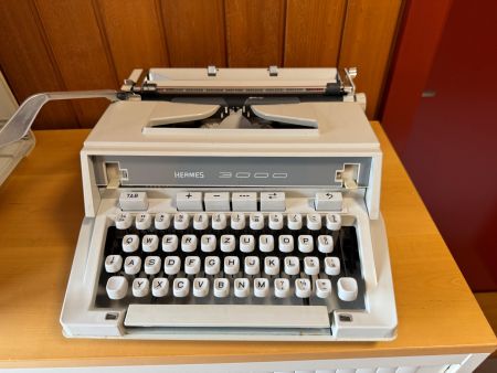 Schreibmaschine Hermes